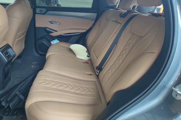 Used BYD Song L DM-i 2024 112 km Beyond Edition Interior 4