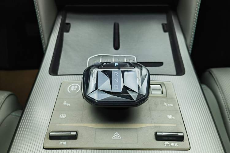 Used BYD Song L DM-i 2024 112 km Beyond Edition Interior 5