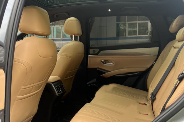 Used BYD Song L DM-i 2024 160km Beyond Edition Interior 5