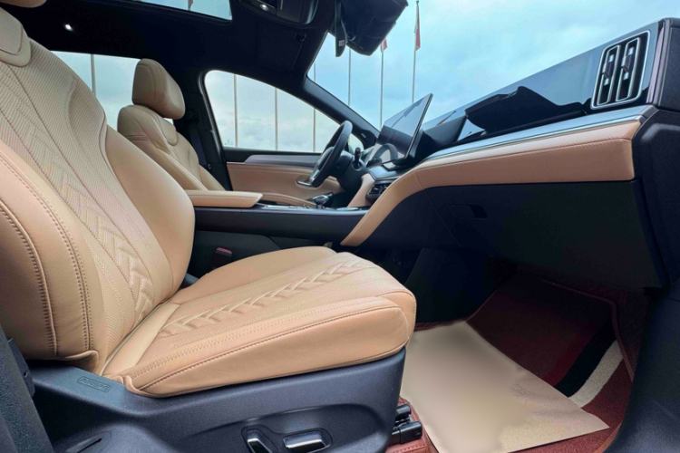 Used BYD Song L DM-i 2024 160 km Excellence Version Interior 5