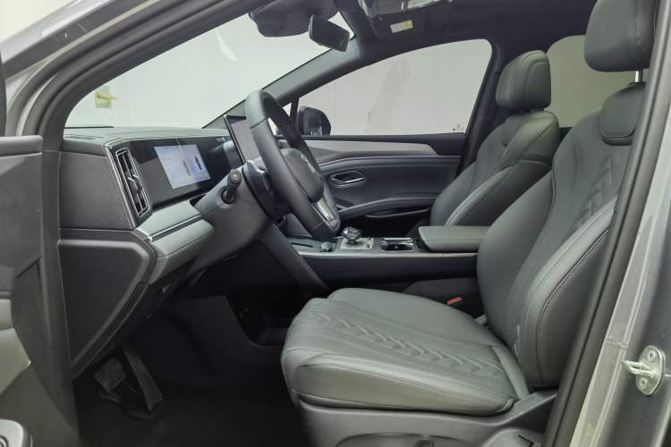 Used BYD Song L DM-i 2024 112 km Beyond Edition Interior 7