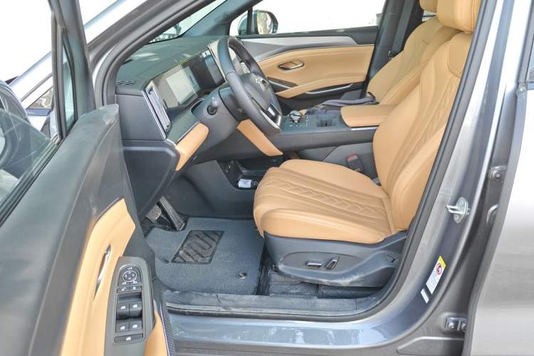Used BYD Song L DM-i 2024 112 km Beyond Edition Left Front Seat