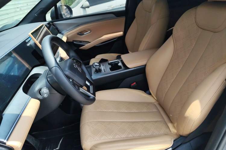 Used BYD Song L DM-i 2024 112 km Leading Edition Left Front Seat