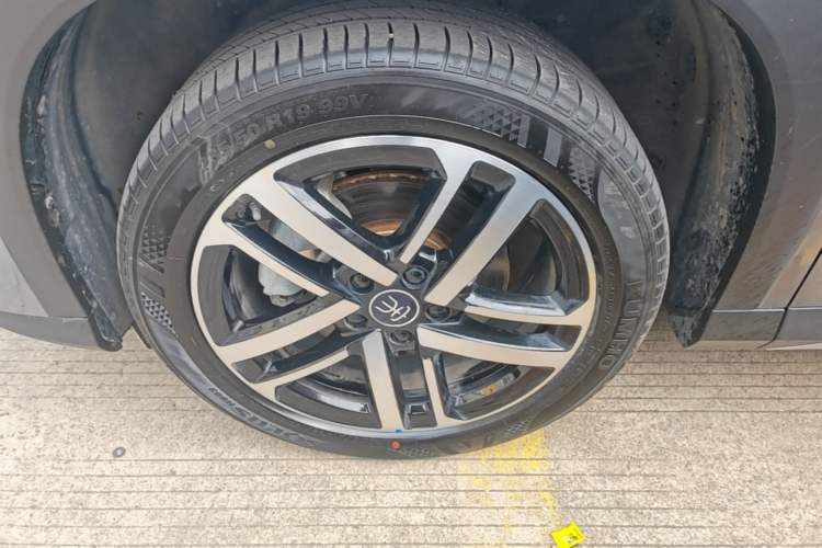 Used BYD Song L DM-i 2024 112 km Beyond Edition Left Front Wheel Hub