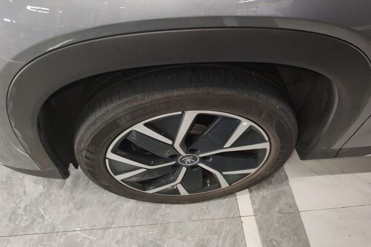 Used BYD Song L DM-i 2024 160km Beyond Edition Left Front Wheel Hub