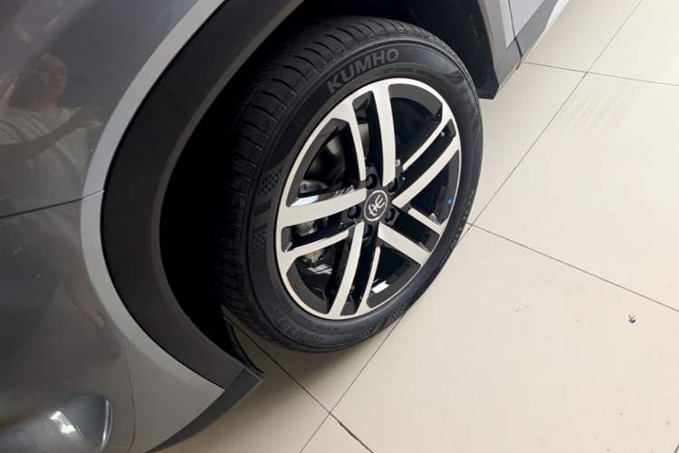 Used BYD Song L DM-i 2024 112 km Beyond Edition Left Front Wheel Hub