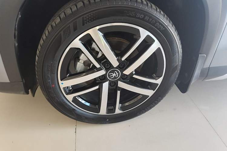 Used BYD Song L DM-i 2024 112 km Leading Edition Left Front Wheel Hub