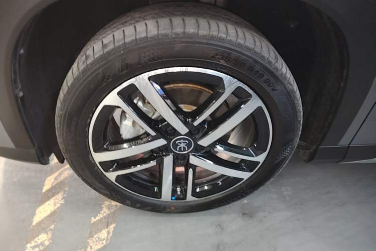 Used BYD Song L DM-i 2024 112 km Beyond Edition Left Front Wheel Hub