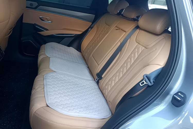 Used BYD Song L DM-i 2024 112 km Beyond Edition Left Rear Seat