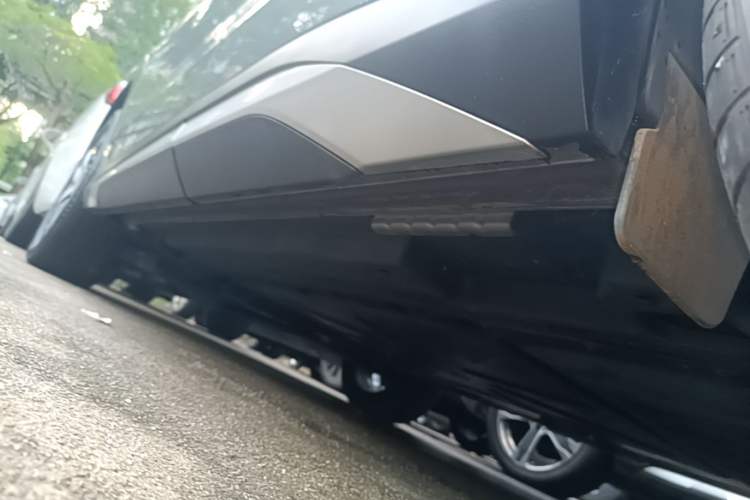 Used BYD Song L DM-i 2024 112 km Beyond Edition Left Side Sill