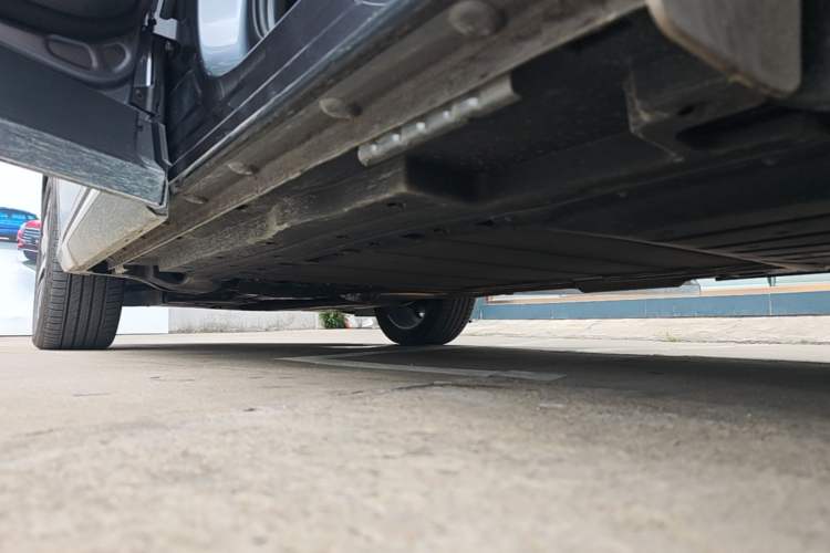 Used BYD Song L DM-i 2024 112 km Leading Edition Left Side Sill