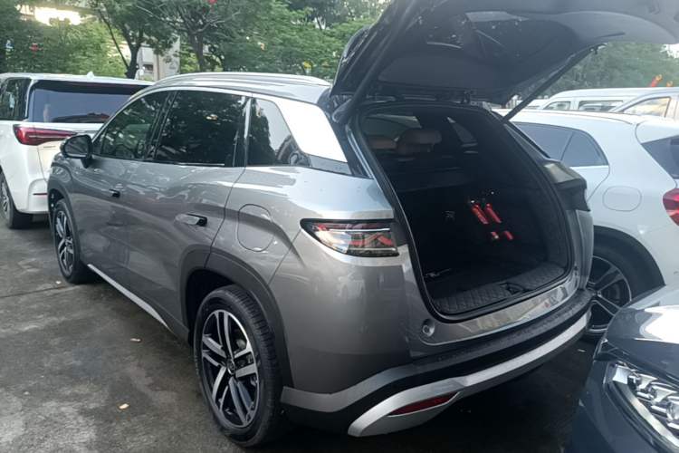 Used BYD Song L DM-i 2024 112 km Beyond Edition Rear Left 45 Deg