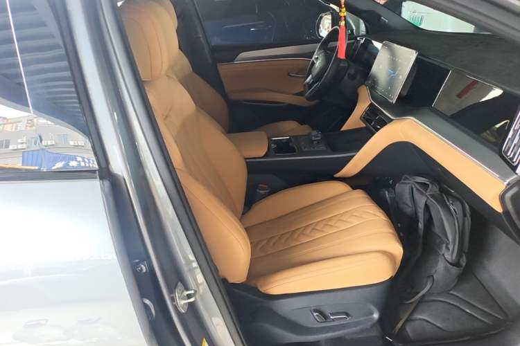 Used BYD Song L DM-i 2024 112 km Beyond Edition Right Front Seat