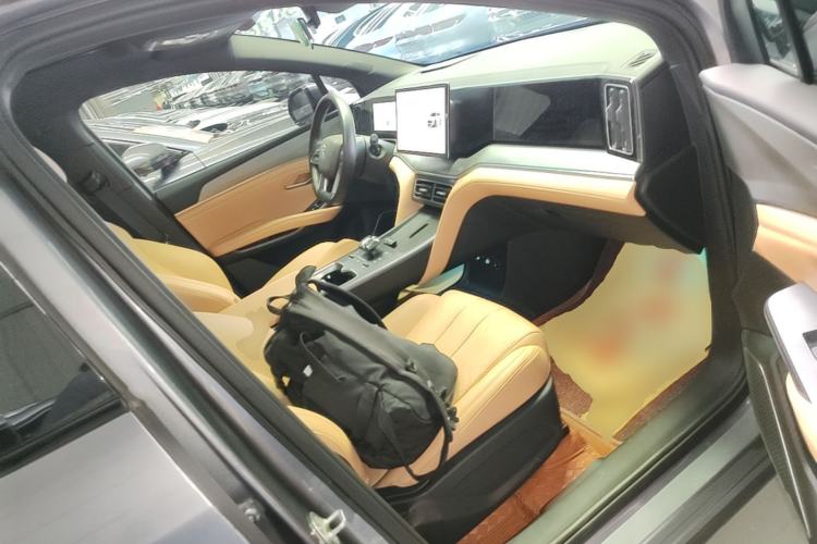 Used BYD Song L DM-i 2024 112 km Leading Edition Right Front Seat