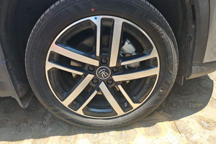 Used BYD Song L DM-i 2024 112 km Leading Edition Right Front Wheel Hub