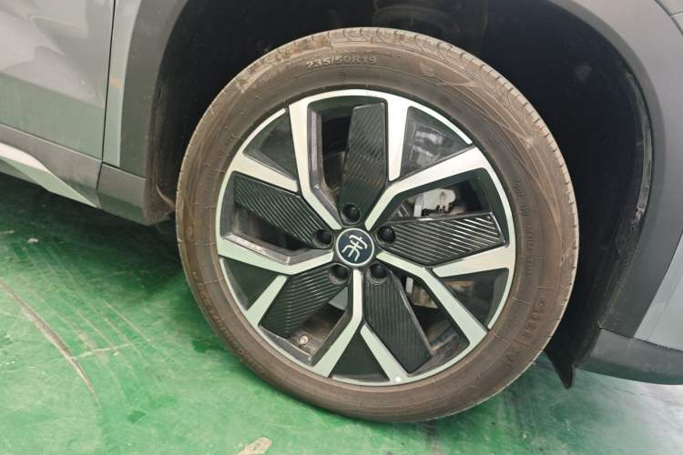 Used BYD Song L DM-i 2024 160km Beyond Edition Right Front Wheel Hub