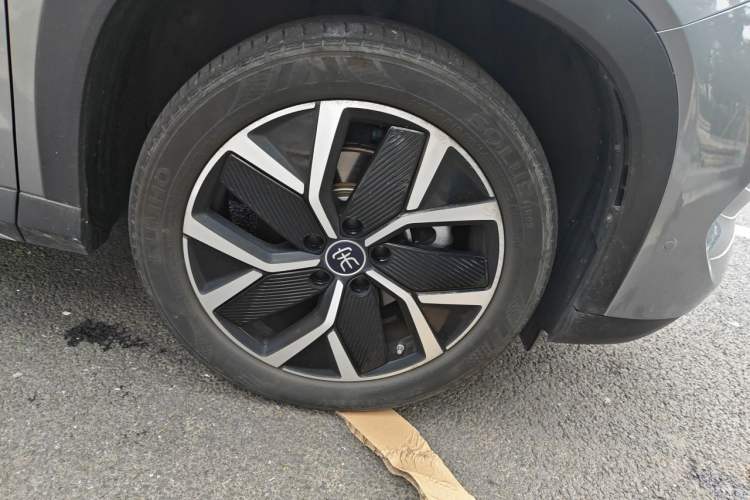 Used BYD Song L DM-i 2024 160 km Excellence Version Right Front Wheel Hub