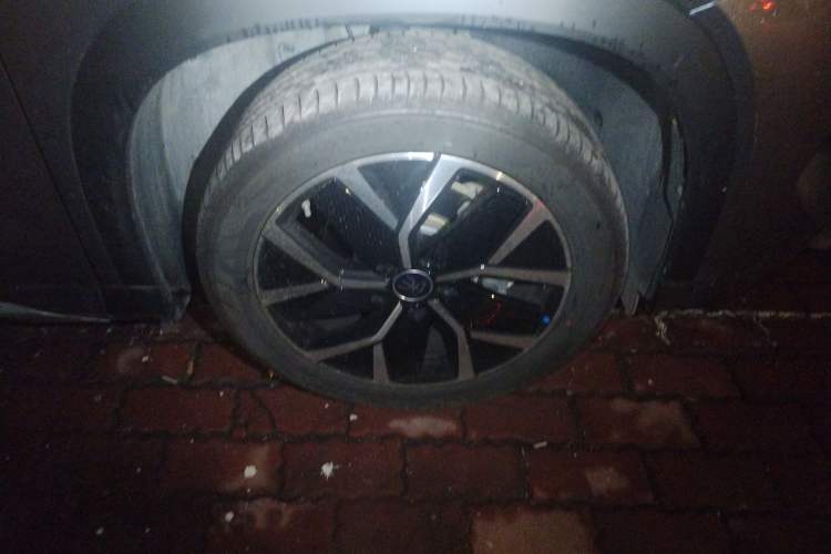 Used BYD Song L DM-i 2024 160km Beyond Edition Right Front Wheel Hub