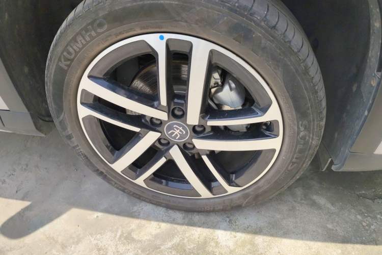 Used BYD Song L DM-i 2024 112 km Leading Edition Right Front Wheel Hub