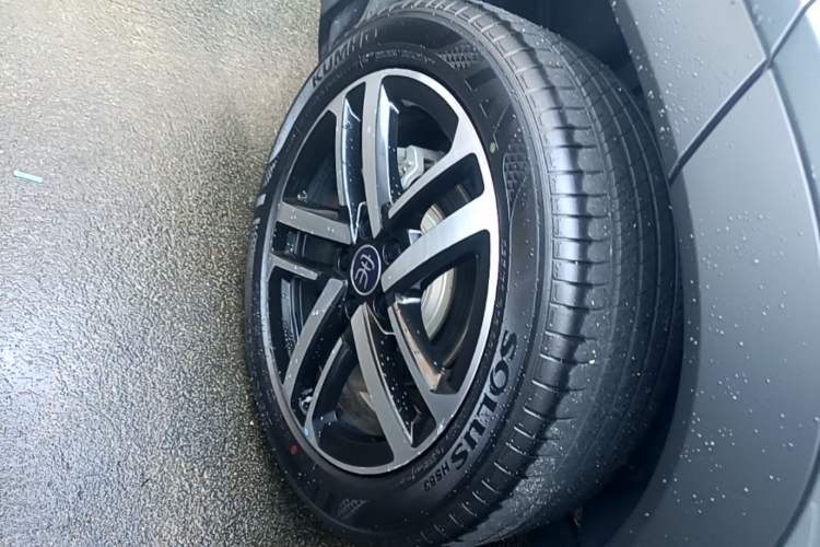 Used BYD Song L DM-i 2024 112 km Beyond Edition Right Rear Wheel Hub
