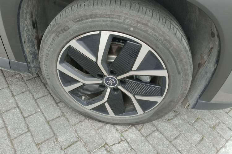 Used BYD Song L DM-i 2024 160km Beyond Edition Right Rear Wheel Hub