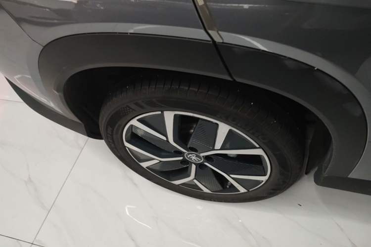 Used BYD Song L DM-i 2024 160km Beyond Edition Right Rear Wheel Hub