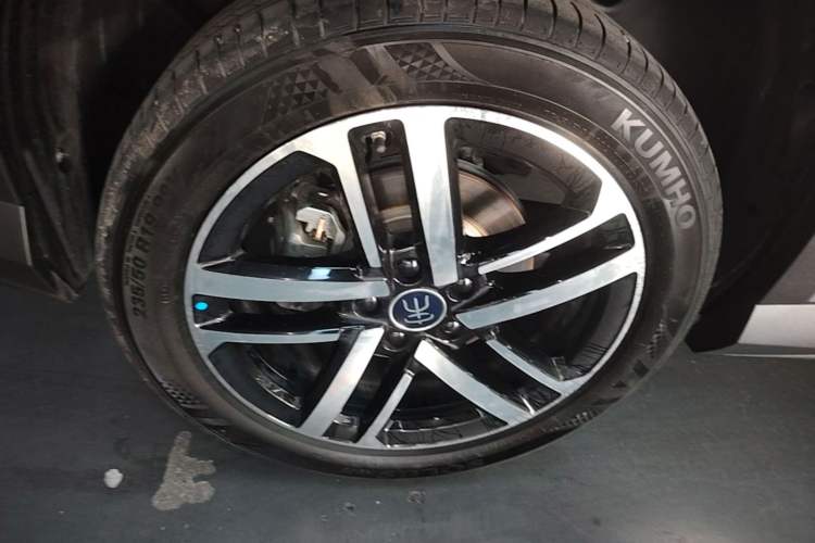 Used BYD Song L DM-i 2024 112 km Beyond Edition Right Rear Wheel Hub