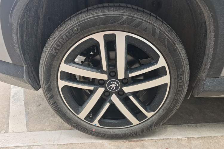 Used BYD Song L DM-i 2024 112 km Leading Edition Right Rear Wheel Hub