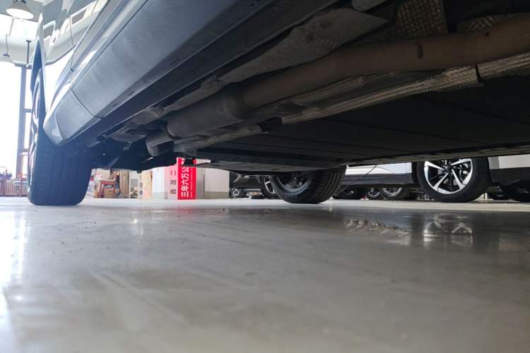 Used BYD Song L DM-i 2024 112 km Leading Edition Right Side Sill
