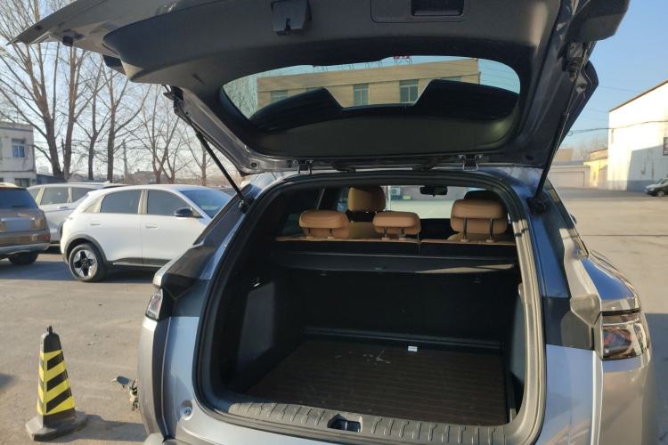 Used BYD Song L DM-i 2024 112 km Leading Edition Trunk