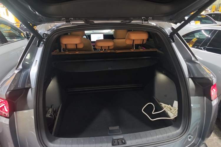 Used BYD Song L DM-i 2024 112 km Beyond Edition Trunk