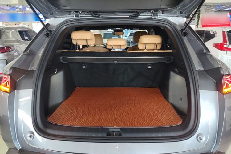 Used BYD Song L DM-i 2024 112 km Leading Edition Trunk