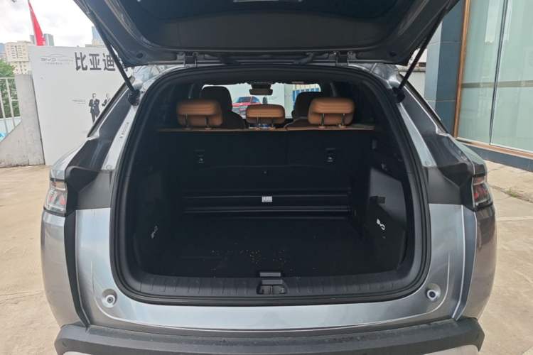 Used BYD Song L DM-i 2024 112 km Leading Edition Trunk