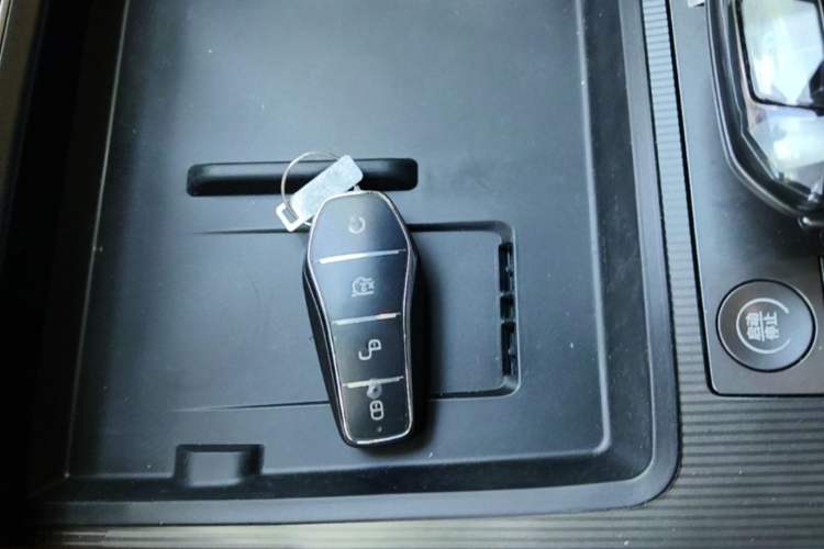 Used BYD Song L DM-i 2024 160 km Excellence Version Vehicle Key