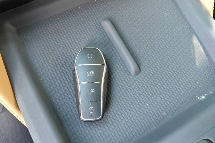 Used BYD Song L DM-i 2024 112 km Beyond Edition Vehicle Key