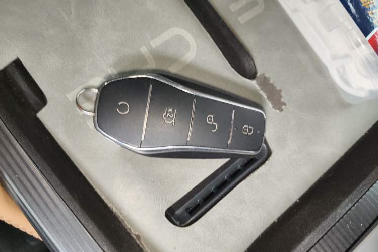 Used BYD Song L DM-i 2024 112 km Beyond Edition Vehicle Key