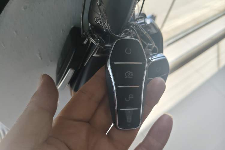Used BYD Song L DM-i 2024 112 km Leading Edition Vehicle Key