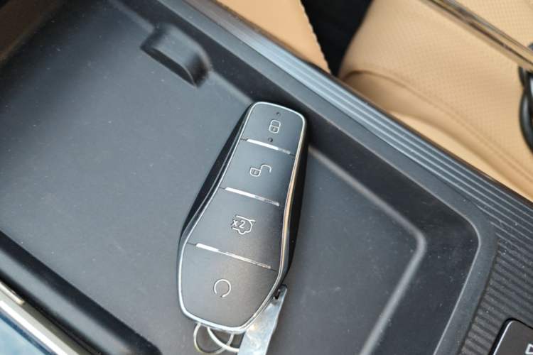 Used BYD Song L DM-i 2024 112 km Beyond Edition Vehicle Key