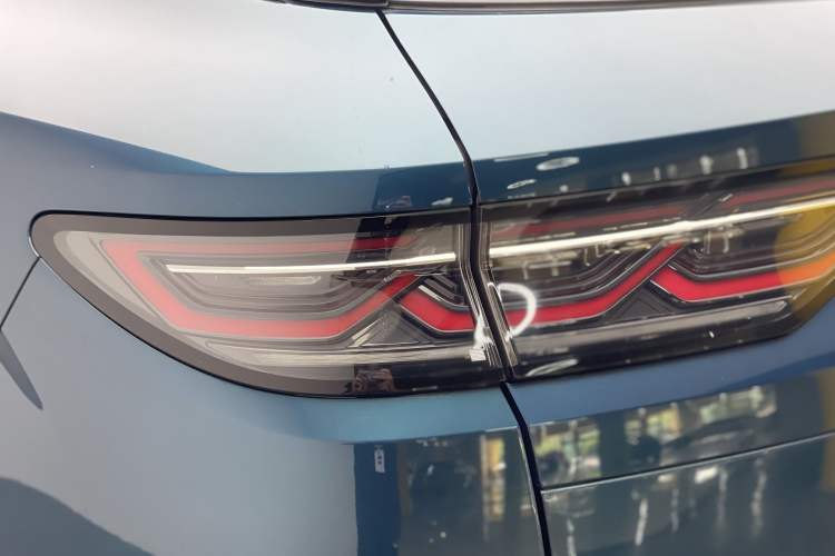 Used BYD Song L DM-i 2024 112 km Beyond Edition Exterior 9