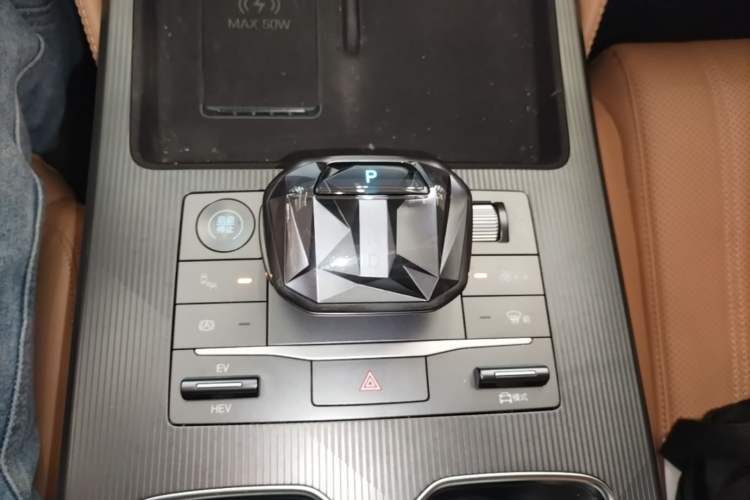 Used BYD Song L DM-i 2024 112 km Beyond Edition Gear Lever