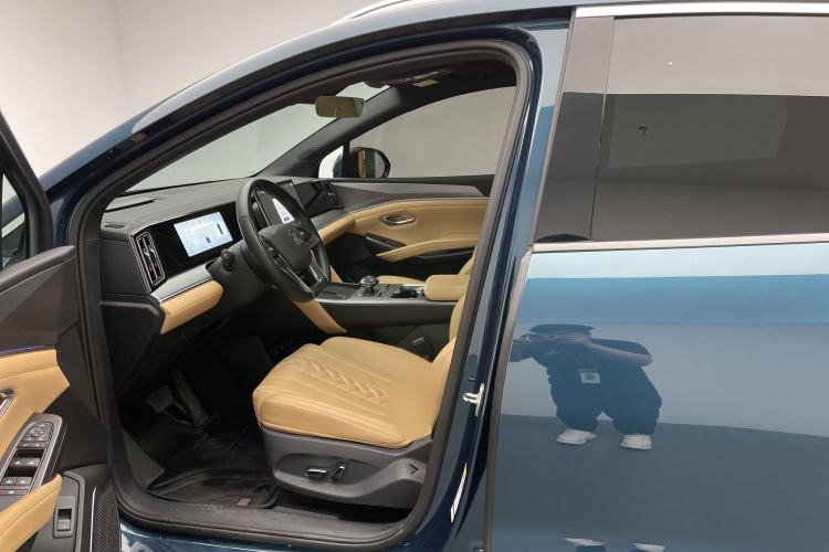 Used BYD Song L DM-i 2024 112 km Beyond Edition Interior 3