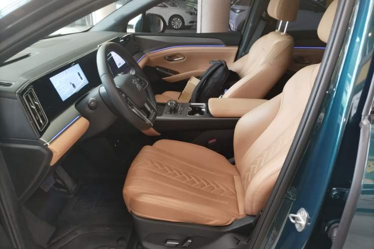 Used BYD Song L DM-i 2024 112 km Beyond Edition Left Front Seat