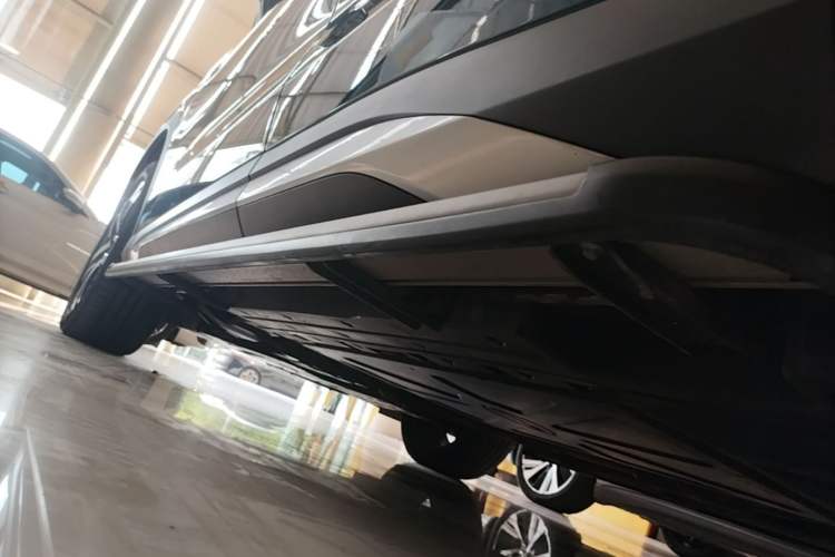 Used BYD Song L DM-i 2024 112 km Beyond Edition Left Side Sill