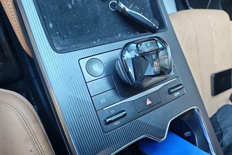 Used BYD Song L DM-i 2024 112 km Leading Edition Gear Lever