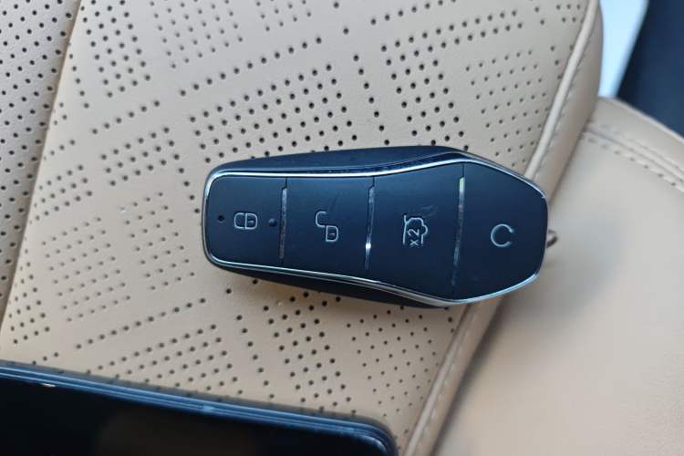 Used BYD Song L DM-i 2024 112 km Leading Edition Vehicle Key