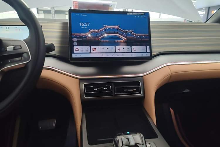 Used BYD Song L DM-i 2024 112 km Beyond Edition Audio And AC Panel