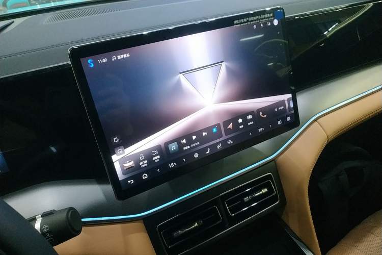 Used BYD Song L DM-i 2024 112 km Beyond Edition Audio And AC Panel