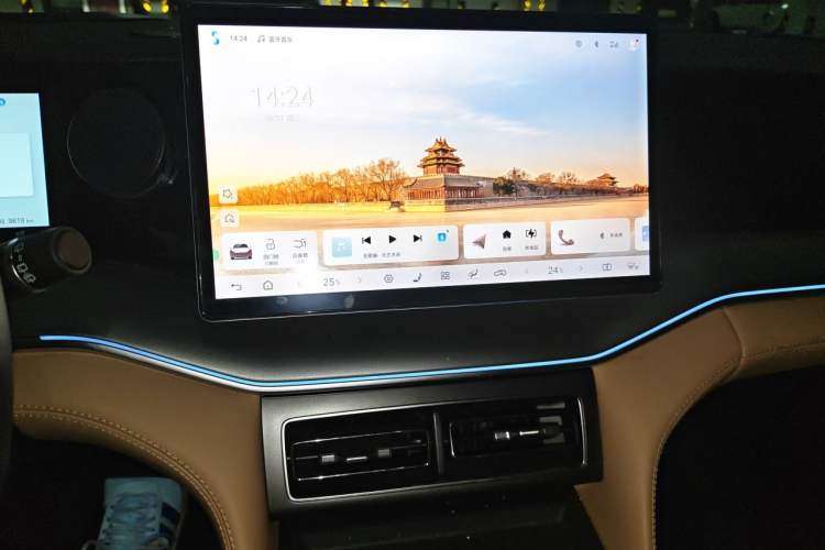 Used BYD Song L DM-i 2024 112 km Beyond Edition Audio And AC Panel