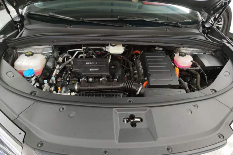 Used BYD Song L DM-i 2024 75km Leading Edition Engine Bay