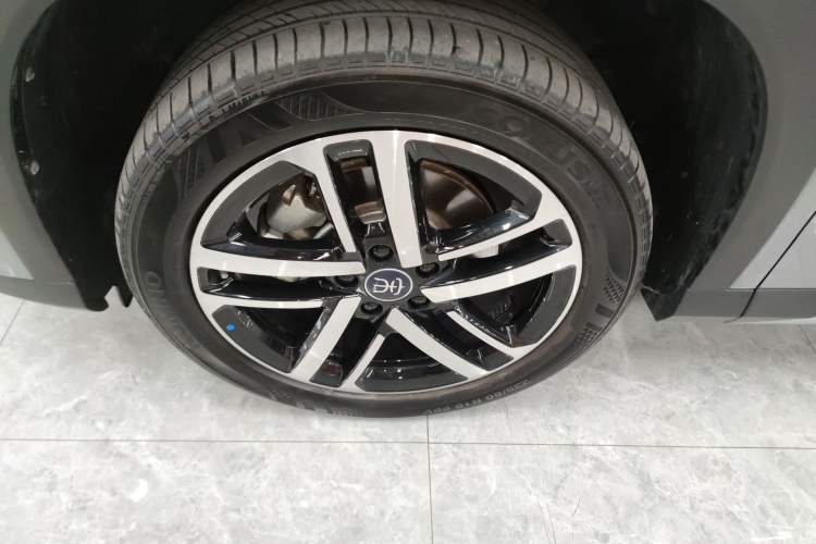 Used BYD Song L DM-i 2024 75km Leading Edition Exterior 4